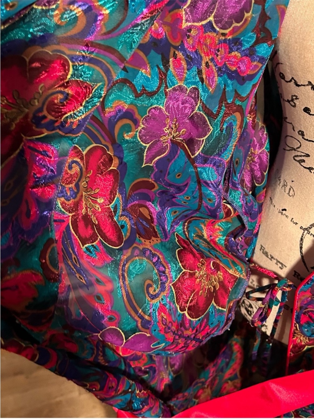 VS Vibrant Multicolor Floral Satin Robe - Picture 7 of 14